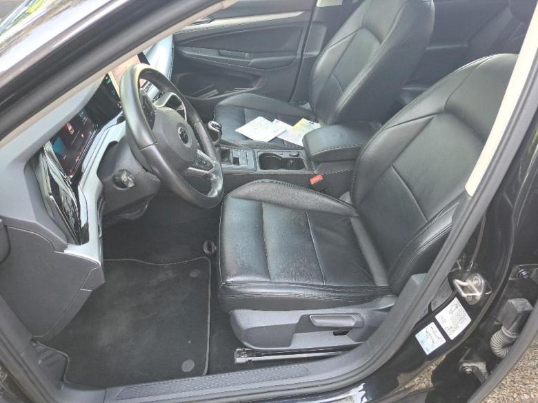 Volksvagen Golf 1.5 TSI 1st Edition Pano Matrix-LED CarPlay Navi Leather Klima PDC ... #5